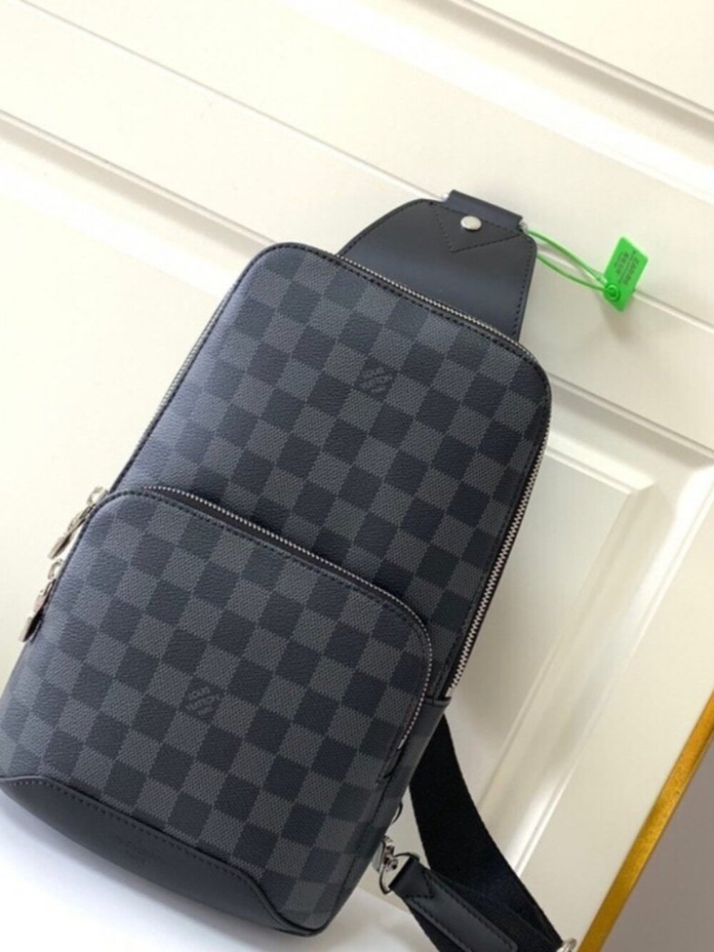 Louis Vuitton Avenue Slingbag Bag